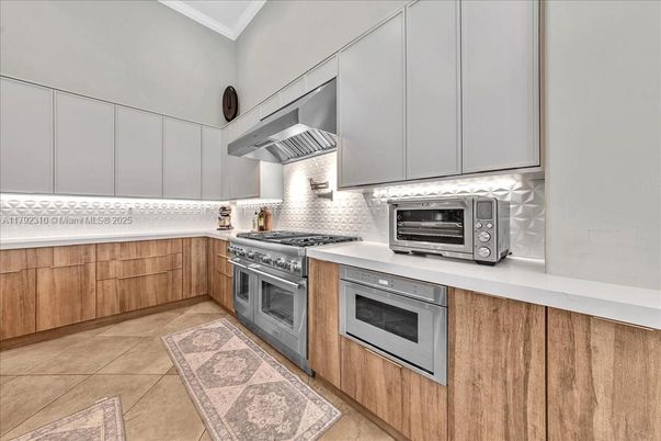 Interior, Kitchen, Stainless Steel Appliances