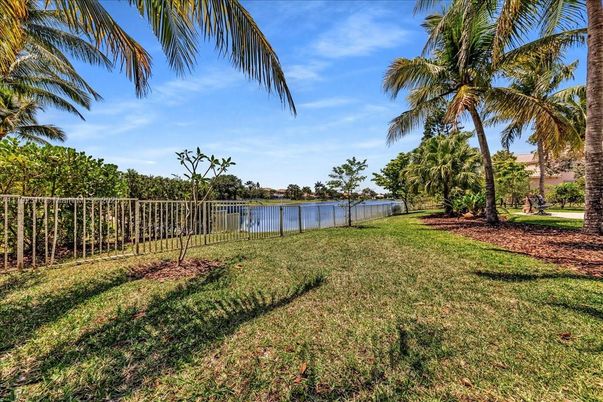 Backyard, Exterior, Lake