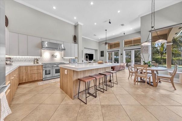 Dining room, Interior, Kitchen, Pendant Lights, Recessed Lighting, Stainless Steel Appliances