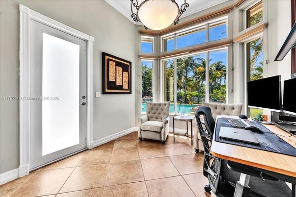 Home Office, Interior