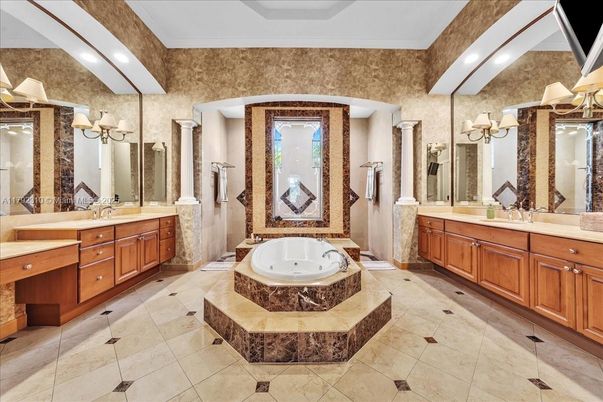 Bathroom, Dual Sink Vanities, Interior, Recessed Lighting