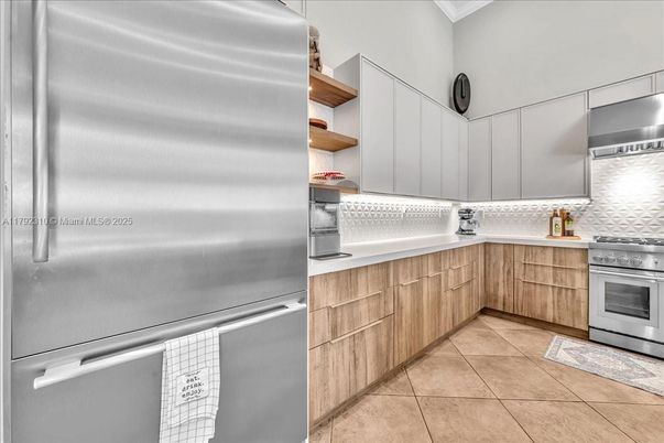 Interior, Kitchen, Stainless Steel Appliances
