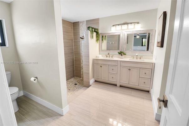 Bathroom, Dual Sink Vanities, Interior