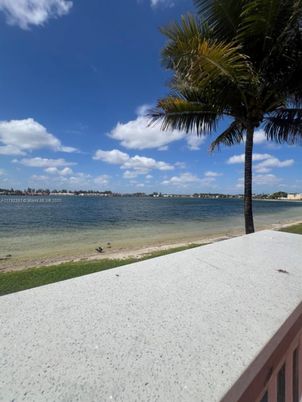 Exterior, Lake