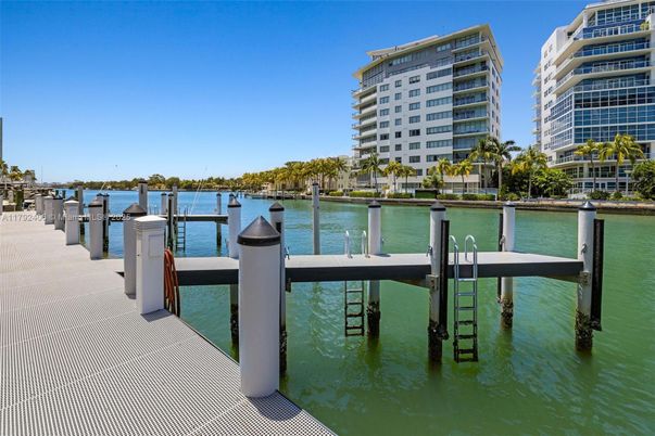 Exterior, Lake