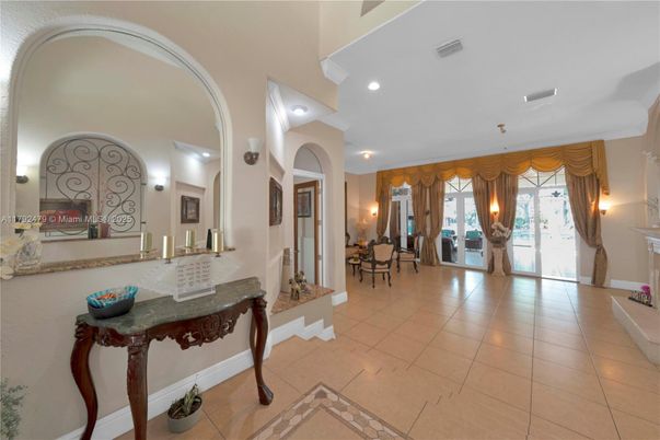 Dining room, Interior, Recessed Lighting
