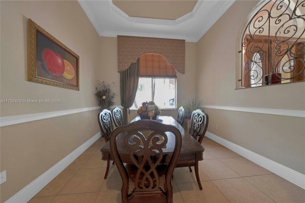 Dining room, Interior