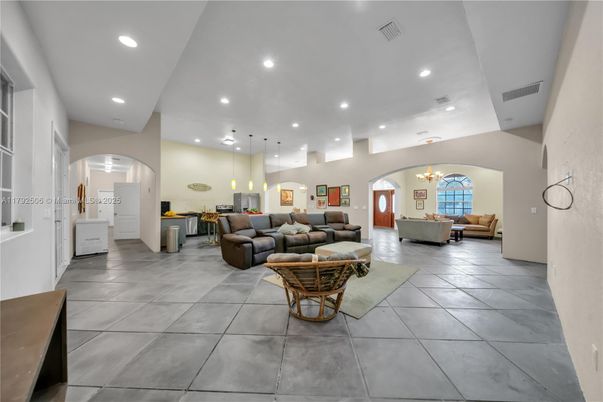 Interior, Living room, Pendant Lights, Recessed Lighting