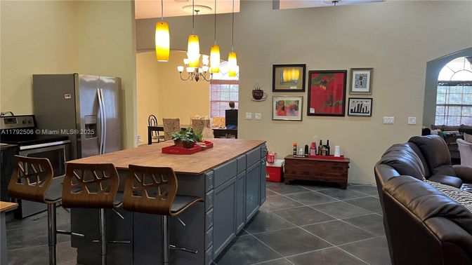 Chandelier, Dining room, Interior, Kitchen, Pendant Lights, Stainless Steel Appliances