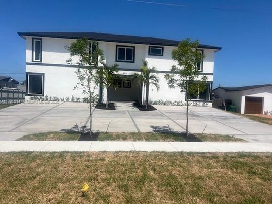 Backyard, Exterior, Facade, Modern