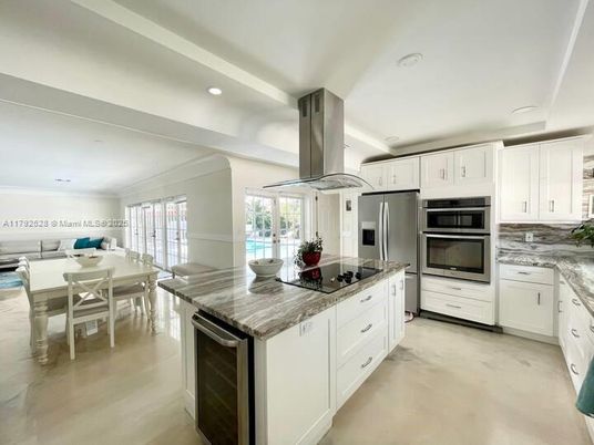 Dining room, Interior, Kitchen, Recessed Lighting, Stainless Steel Appliances