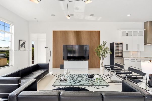 Interior, Living room, Pendant Lights, Recessed Lighting