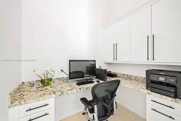 Home Office, Interior