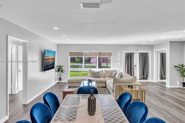 Interior, Living room, Recessed Lighting, Wood Texture Flooring