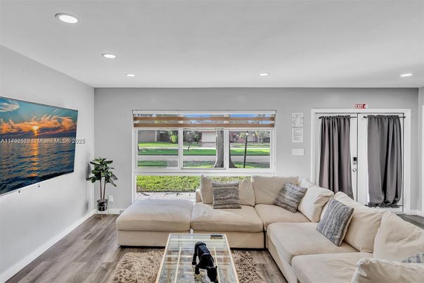 Interior, Living room, Recessed Lighting, Wood Texture Flooring