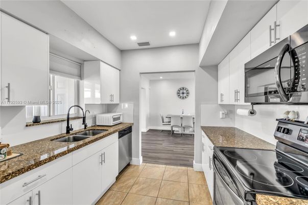 Dining room, Interior, Kitchen, Recessed Lighting