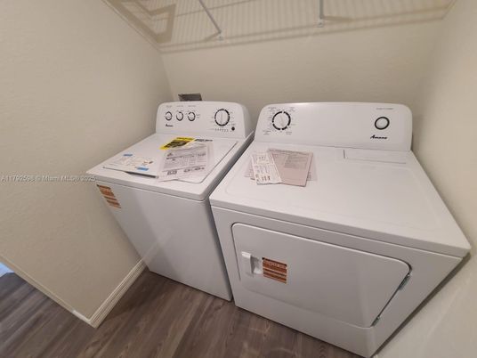 Interior, Utility Closets, Washer, Wood Texture Flooring