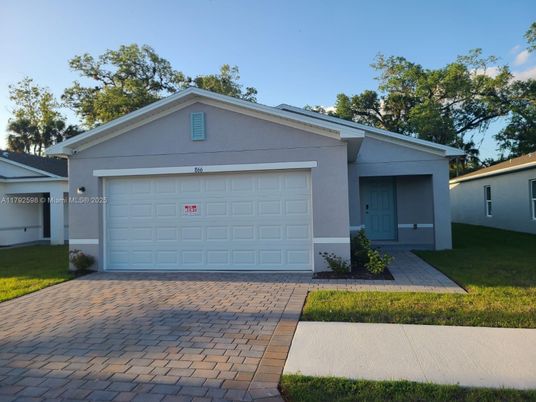 Attached, Exterior, Facade, Ranch