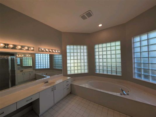 Bathroom, Dual Sink Vanities, Interior, Recessed Lighting