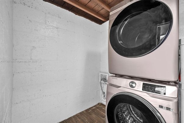 Interior, Utility Closets, Washer, Wooden Beams, Wooden Ceilings, Wood Texture Flooring