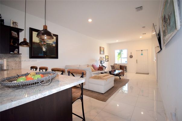 Interior, Living room, Pendant Lights, Recessed Lighting