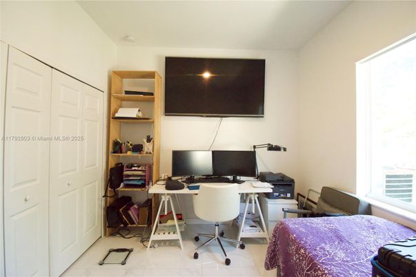 Home Office, Interior