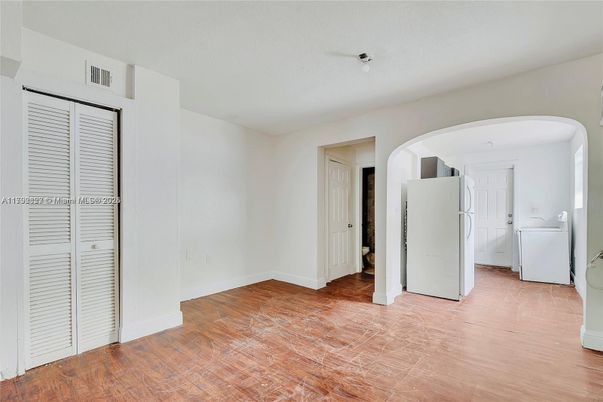 Empty room, Interior, Washer, Wood Texture Flooring