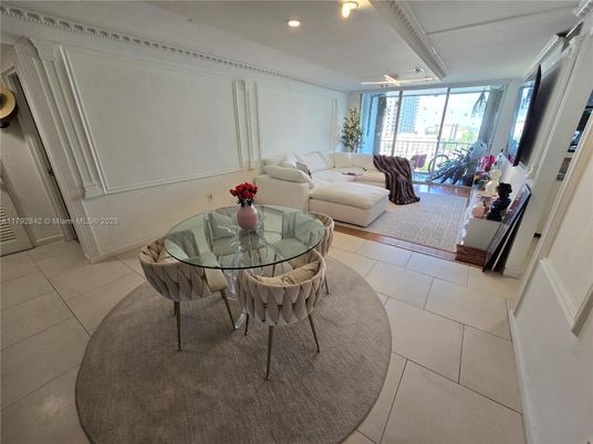 Dining room, Interior, Living room, Recessed Lighting