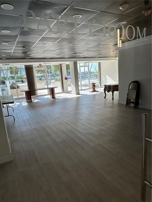 Interior, Piano, Recessed Lighting, Wood Texture Flooring