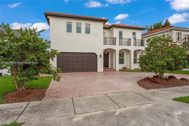 Attached, Exterior, Facade, Mediterranean