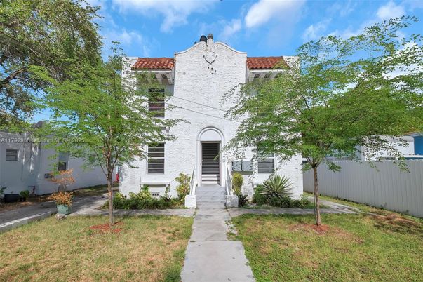 Exterior, Facade, Spanish Mediterranean