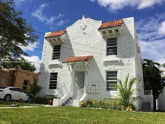 Exterior, Facade, Spanish Mediterranean