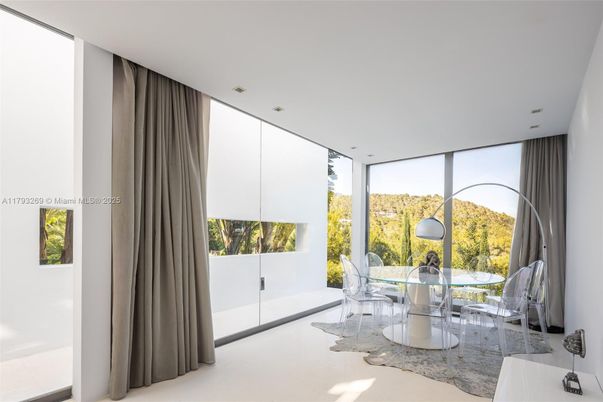 Dining room, Interior, Recessed Lighting