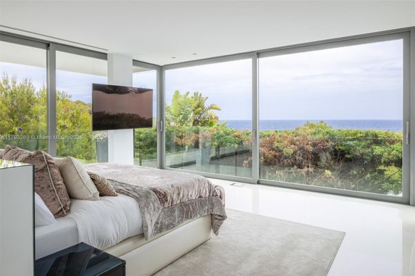 Bedroom, Interior, Water