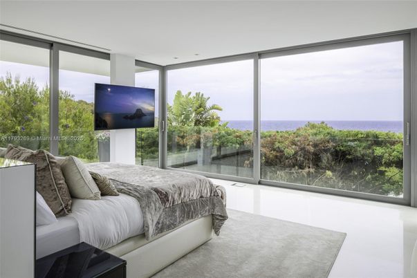 Bedroom, Interior, Water