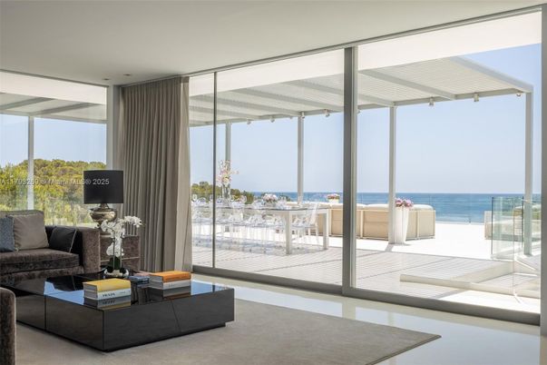 Interior, Living room, Water