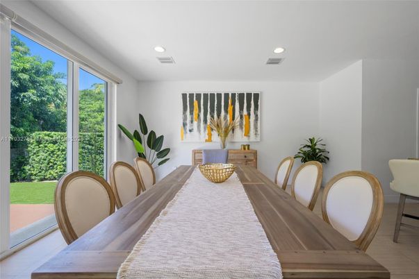 Dining room, Interior, Recessed Lighting
