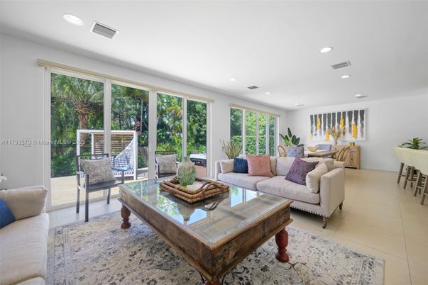 Dining room, Interior, Living room, Recessed Lighting