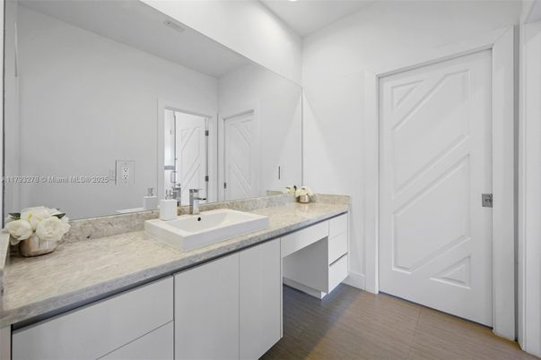 Bathroom, Dual Sink Vanities, Interior