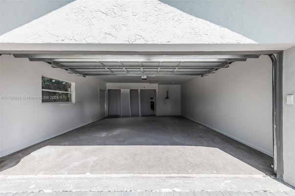 Garage, Interior
