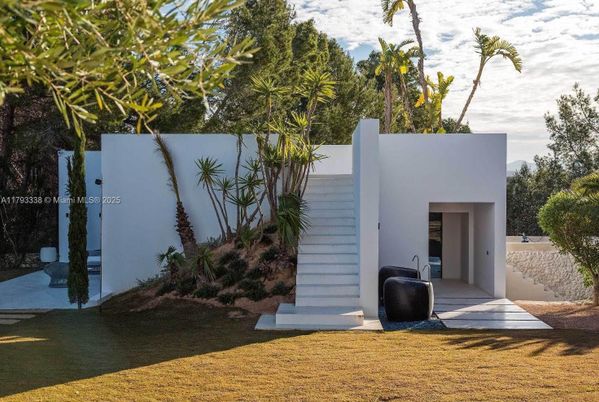 Backyard, Exterior, Facade, Modern