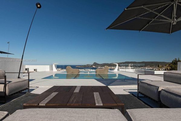 Exterior, Pool, Water