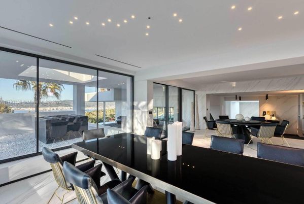 Dining room, Interior, Recessed Lighting