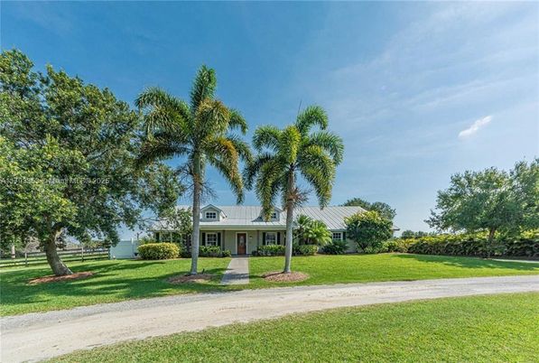 Backyard, Exterior, Facade, Ranch