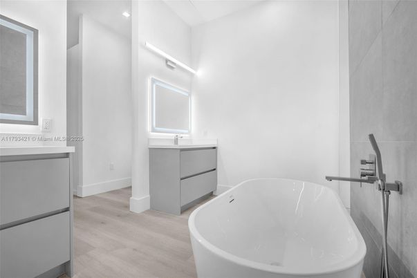 Bathroom, Free Standing Baths, Interior, Recessed Lighting, Wood Texture Flooring