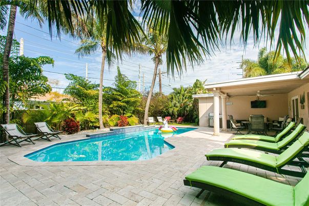 Exterior, Pool