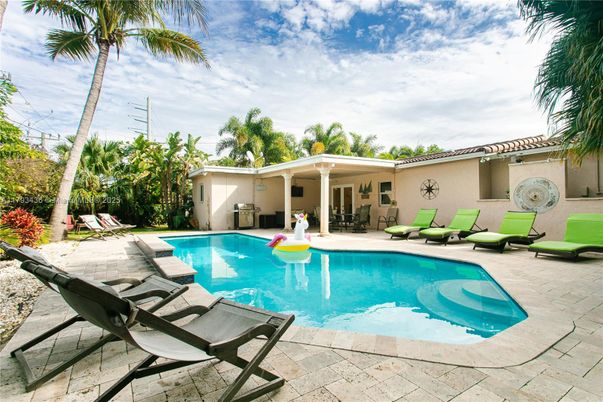 Exterior, Pool