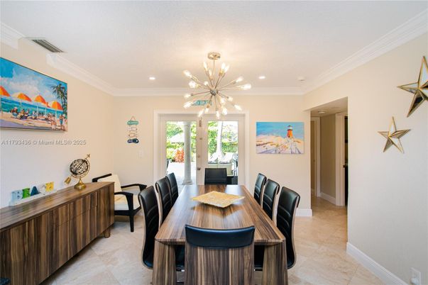 Dining room, Interior, Pendant Lights, Recessed Lighting