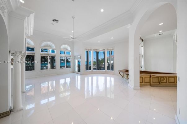 Empty room, Interior, Recessed Lighting