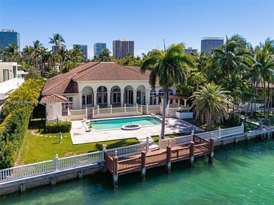 Exterior, Lake, Pool